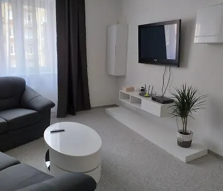 Clean & Comfortable 3 Flat Near Old Town Iihf Apartment